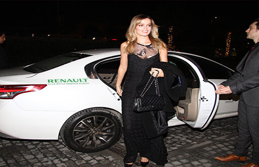 Victoria’s Secret Meleği Törene Renault ile Geldi