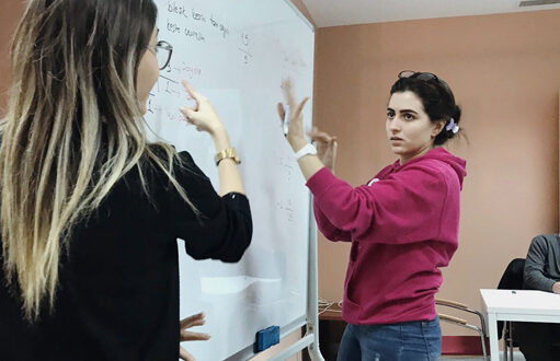 Matematikte Engeller Anlatan Eller İle Kalkıyor