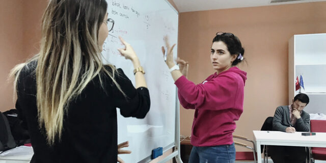 matematikte-engeller-anlatan-eller-ile-kalkiyor-kulecanbazi-com-660x330