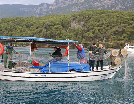 Muğla Sularına 60 Bin Yavru Balık Bırakıldı